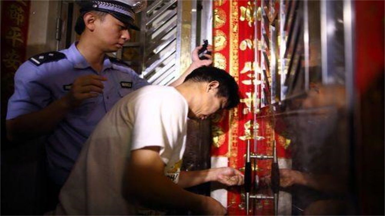 九龙请开锁师傅开了锁后，师傅为什么一般都不进门，就算主人请也不进去？